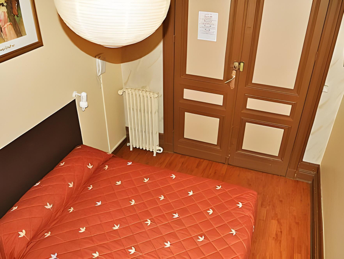 Bedroom 3, Hotel Churchill Bordeaux Centre, Gironde