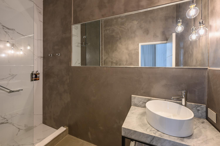 Bathroom 5, Azur Real Hotel Boutique, Capital