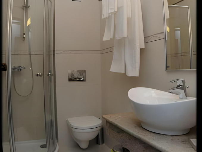 Bathroom 2, Hotel Diafan, Baia Mare