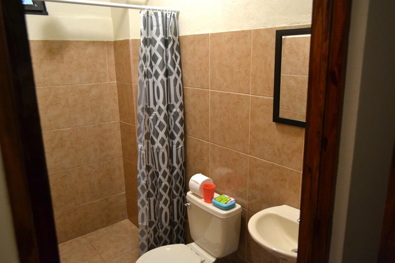 Bathroom, Hotel Columbus, San José