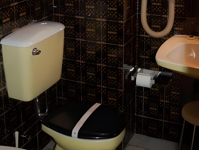 Bathroom 5, Hotel Miradouro, Porto
