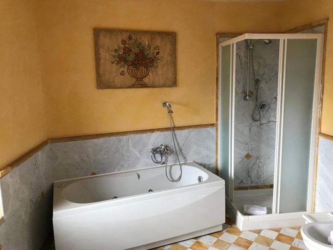 Bathroom 2, Villa Sant’Andrea, Siena