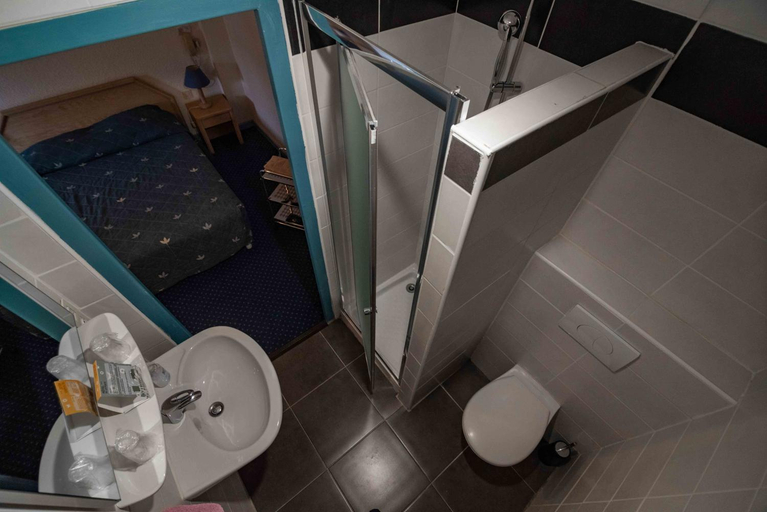 Bathroom 3, Hotel De La Poste, Haute-Savoie