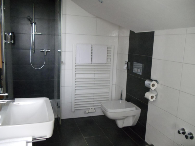Bathroom 9