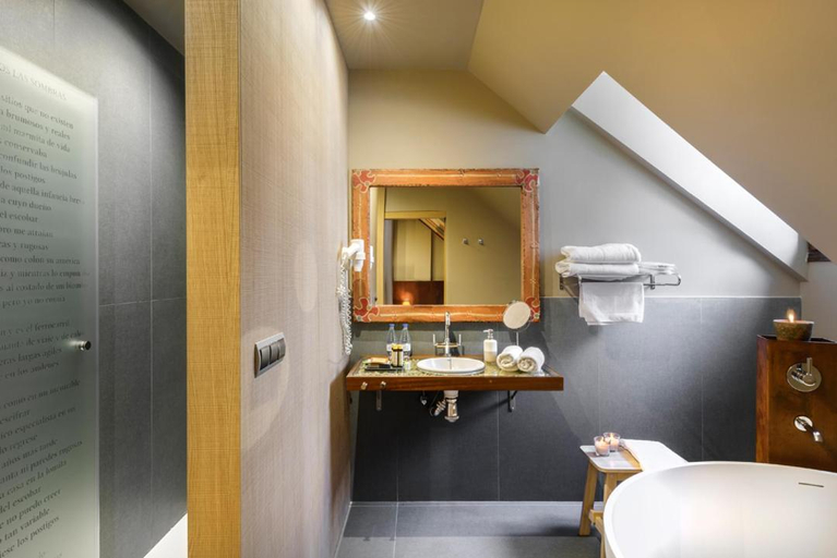 Bathroom 3, Hotel La Casuena, Huesca