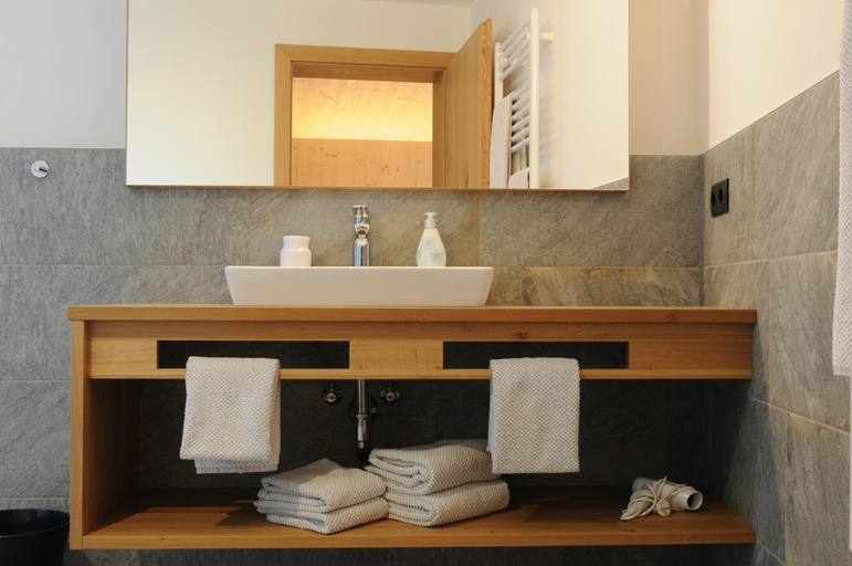 Bathroom 4, Naturhotel Haller, Bolzano