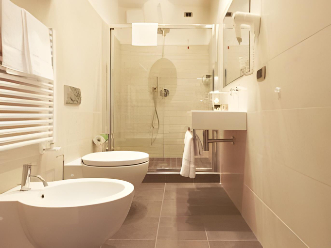 Bathroom 3, La Villa, Siena