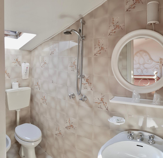 Bathroom, Albergo Natucci, Pistoia