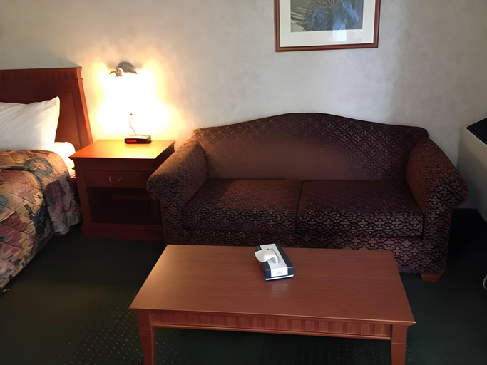 Bedroom, Mississauga Gate Inn, Peel