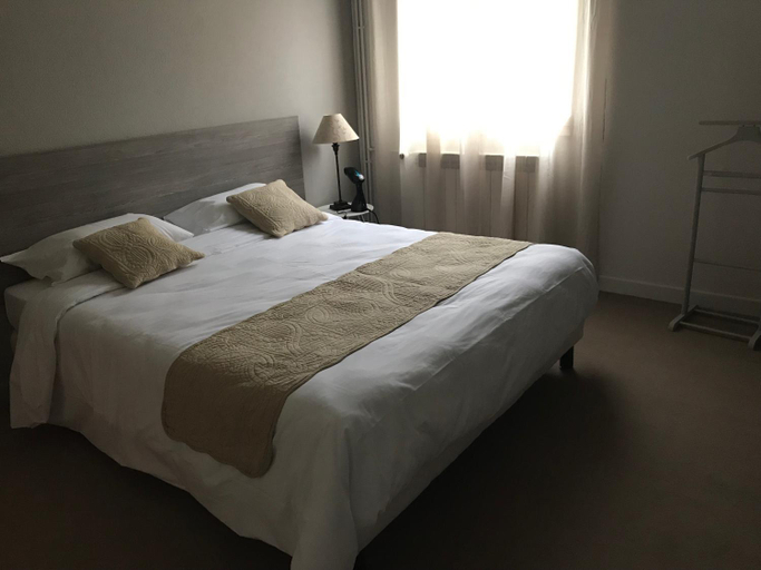 Bedroom 2, Hotel Pyrene, Ariège