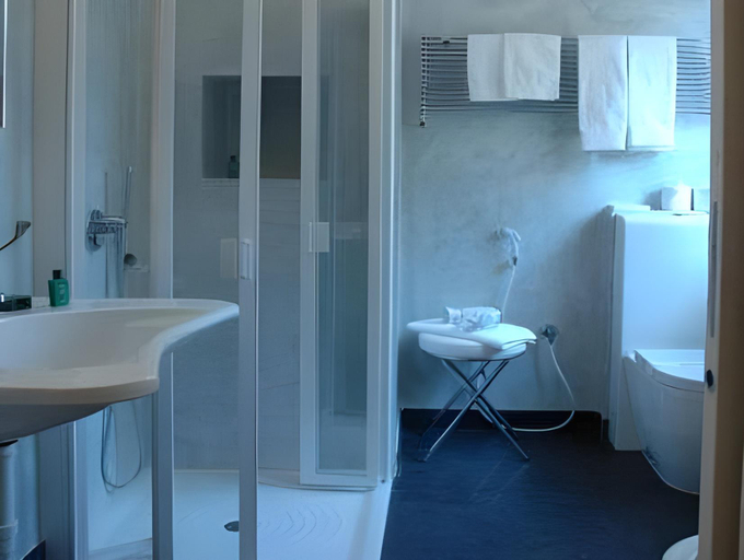 Bathroom 4, MA Hotel, Genova