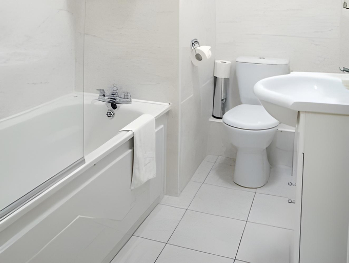 Bathroom 4, Isaac's Cork