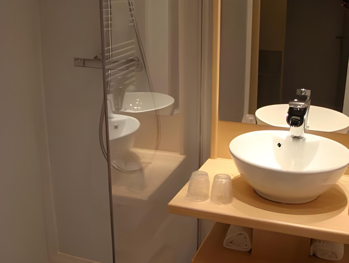 Bathroom 4, Le Mas d'Estello, Hautes-Alpes