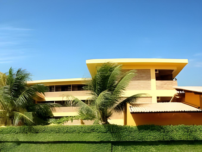 Exterior & Views 30