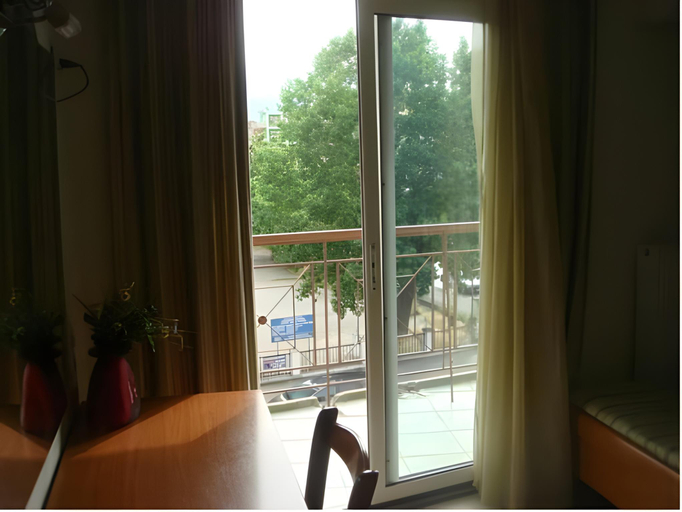 Others 2, Paris Hotel, East Macedonia and Thrace