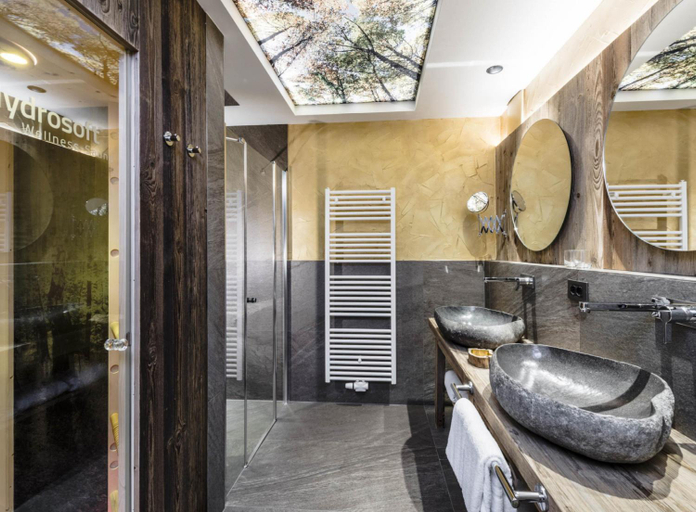 Bathroom 3, Hotel Tyrol, Bolzano