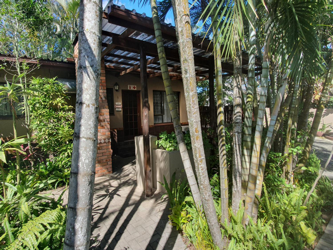 Exterior 3