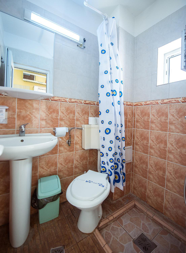 Bathroom, COMPLEX Alutus -Camere de inchiriat, Mangalia