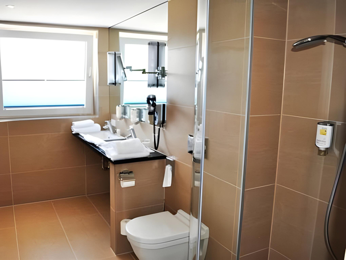 Bathroom 4, Hotel IV Jahreszeiten Lübeck, Lübeck