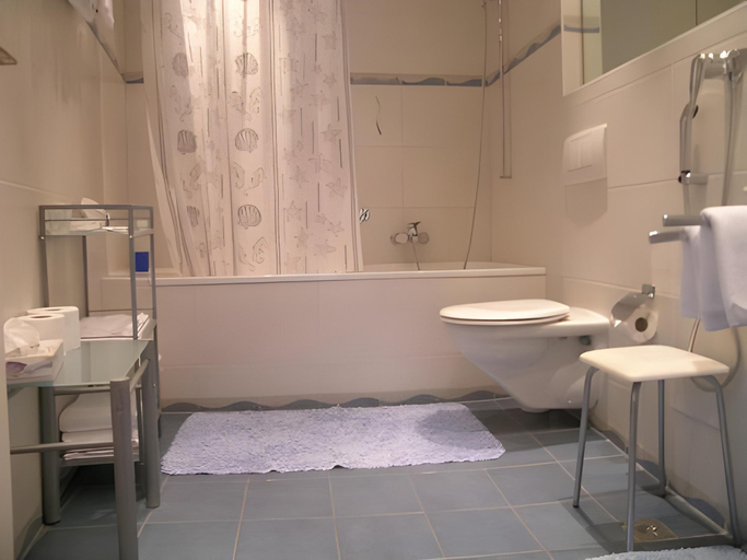 Bathroom 4, Murtenhof & Krone, Lac