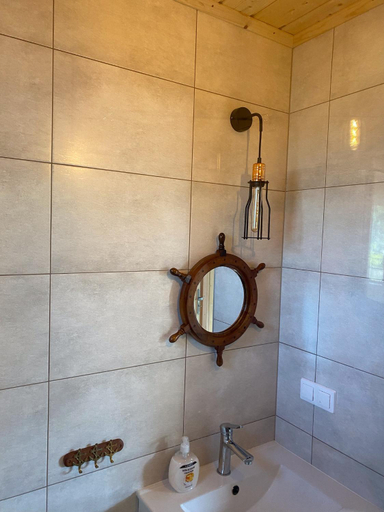 Bathroom 3, Dolina Wiselka, Kamień