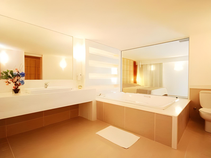 Bathroom 4, Hotel Atlantico Copacabana, Rio de Janeiro