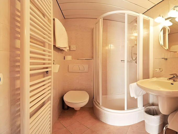 Bathroom 4, Garni Lanzinger, Bolzano