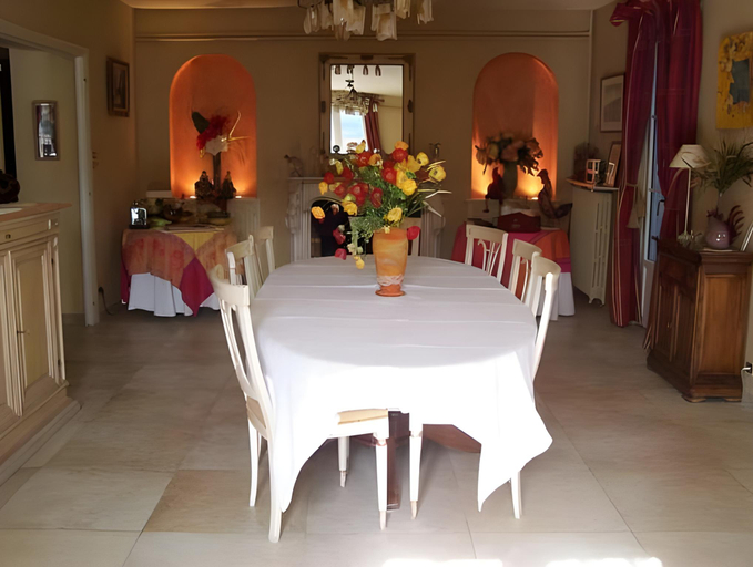 Food & Drinks 2, Castel Enchante, Alpes-Maritimes