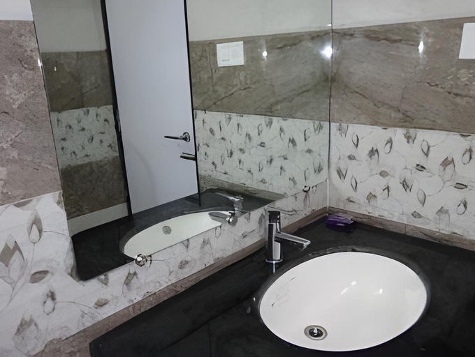 Bathroom 5, Hotel Maheshwari Avenue, Ujjain