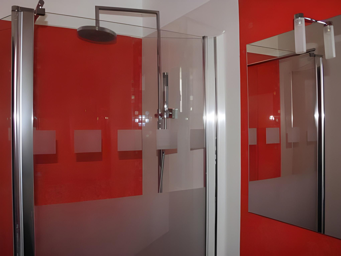 Bathroom 3, Le Medoc de Maxou, Gironde