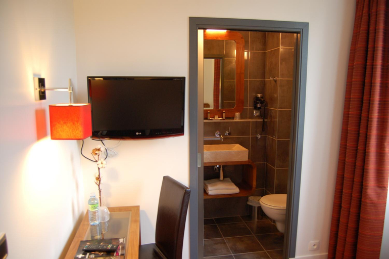 Bedroom 3, Logis Hotel - Le Manoir de Sauvegrain, Yvelines