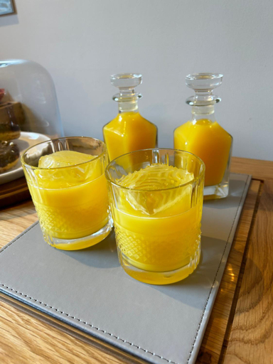 Food & Drinks 5, Stansted Airport Stay, Parking and Luxury Suite, Hertfordshire