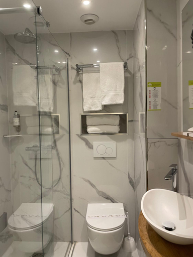Bathroom 4, Hotel du Lion d'Or Louvre, Paris