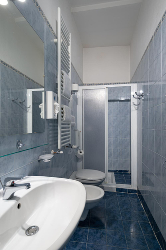 Bathroom 4, Hotel dei Gonzaga , Mantegna Hotels, Mantua