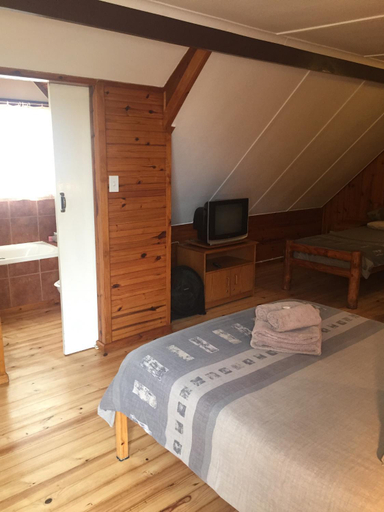 Bedroom 2, Bay Cove Inn, Cacadu