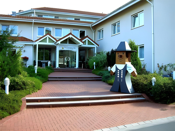 Exterior & Views 16