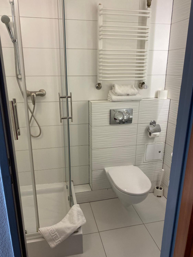 Bathroom 3, Hotel Gorecki, Lidzbark
