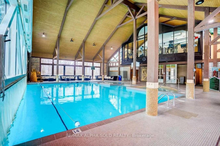 Sport & Beauty 2, Hillside Haven: Carriage Club Resort Retreat, Simcoe