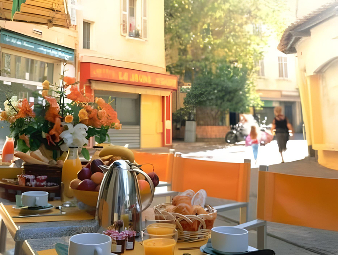 Food & Drinks 5, Little Palace, Var