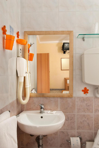 Others 5, Hotel Grappoli, Rimini