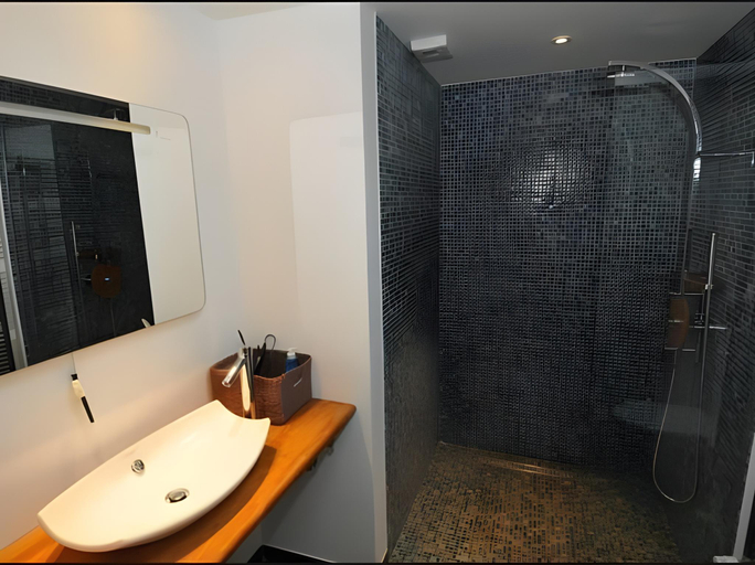 Bathroom 4, Le Clos Jeannon, Meurthe-et-Moselle