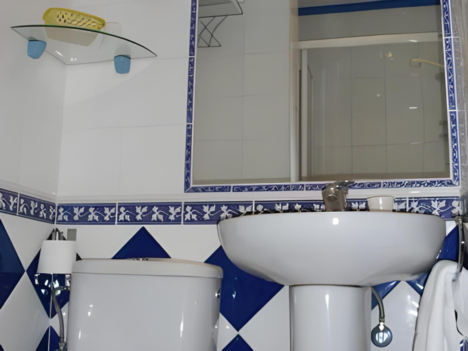 Bathroom 4, Akelarre Ostatua, Vizcaya