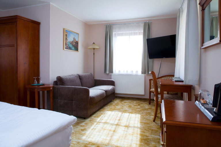Bedroom 2, Wellness Hotel Ida, Cheb