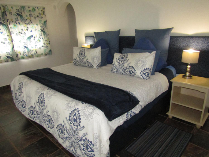 Bedroom 2, Stone Hill Pet Friendly Self Catering, West Rand