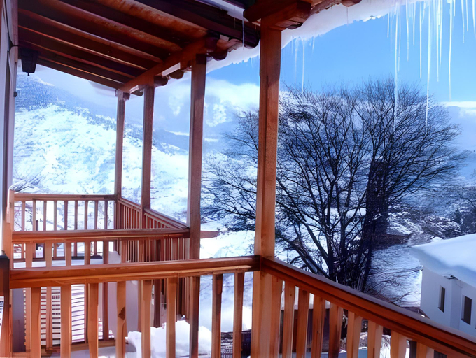 Others 2, Hotel Adonis, Epirus