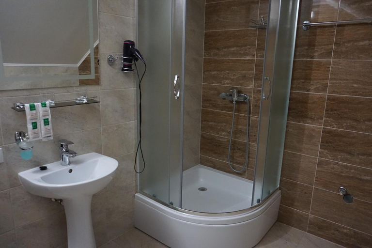 Bathroom 5, Hotel Central Park, Rakhivs'kyi