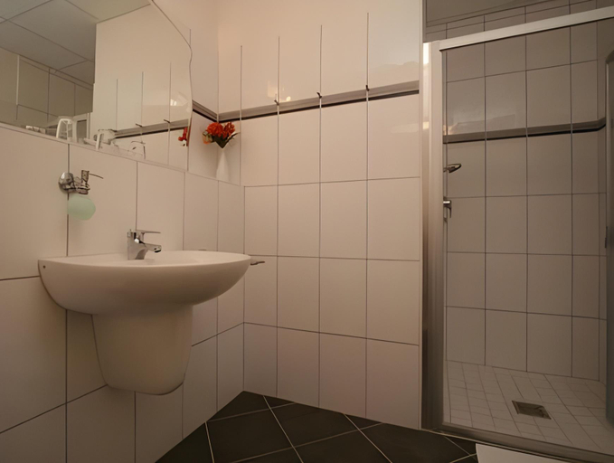Bathroom 3, Hotel Fruerlund, Flensburg