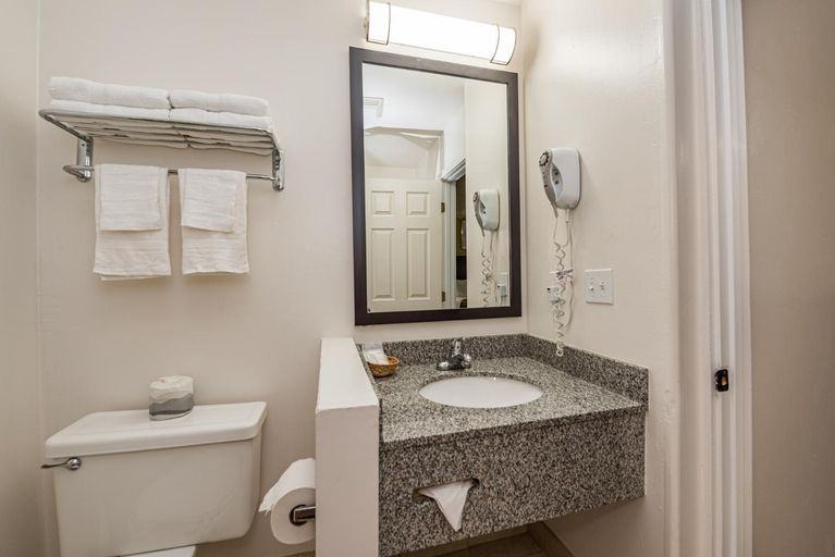 Bathroom 1, Sundowner Motel Sequim, Clallam