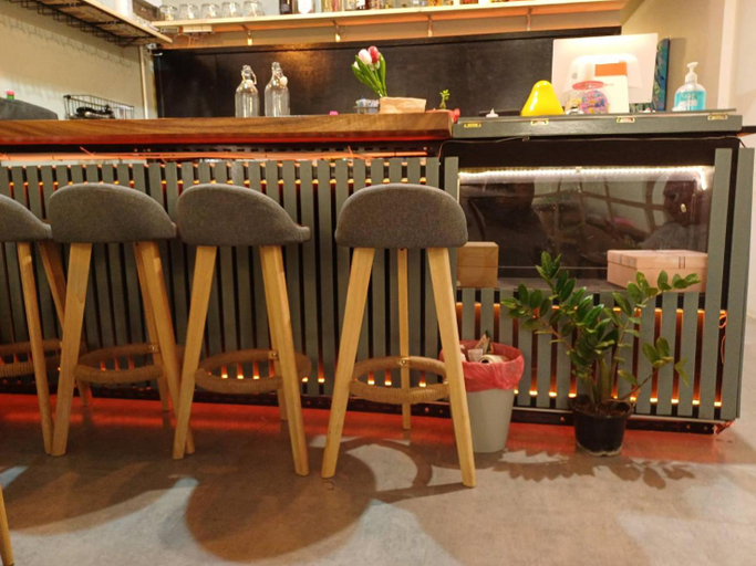 Food & Drinks 4, Amsterdamned, Phra Khanong