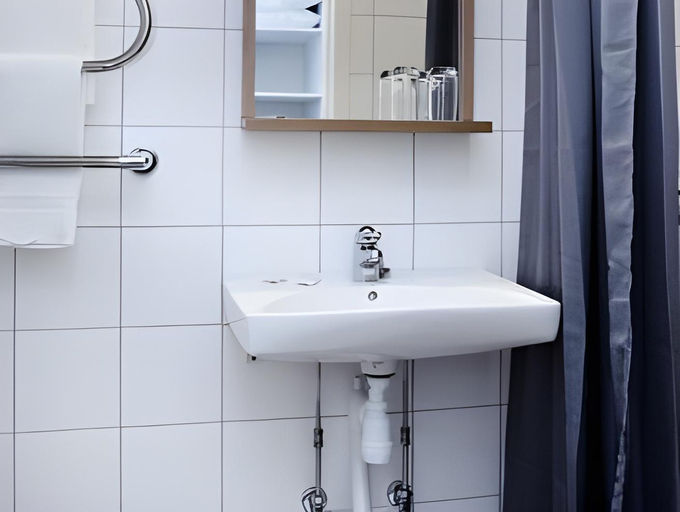 Bathroom 4, Donners Hotel, Gotland